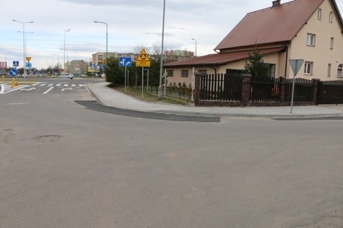 Kolejny chodnik na Piekarach