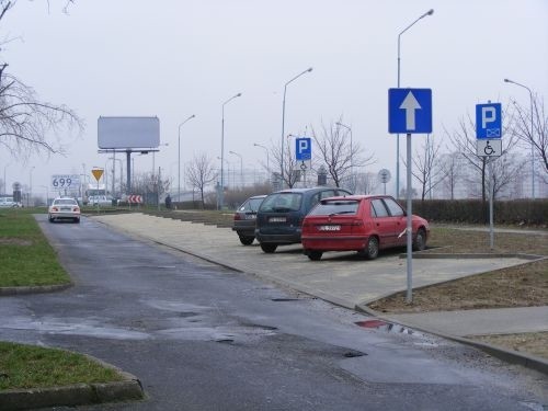 Nowe parkingi na Piekarach. Efekt współpracy Miasta i Spółdzielni Mieszkaniowej
