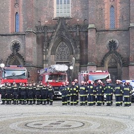 Najwyższa drabina strażacka uratowała Mikołaja. Oficjalna uroczystość z happeningowym finałem
