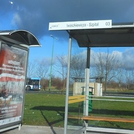 Miejskie przystanki autobusowe z nowymi nazwami