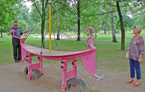 Naprawy urządzeń na placach zabaw