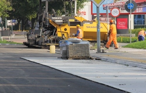 Na Moniuszki postępują prace budowlane