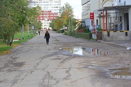 Nowa jezdnia, parkingi i chodnik na Osi Kartuskiej