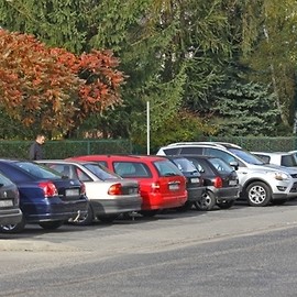 Na nowym parkingu przy Marynarskiej mieszkańcy już parkują samochody