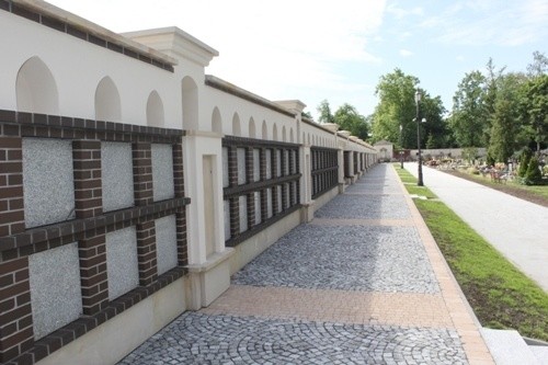Nowe kolumbarium na starym cmentarzu