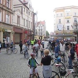 Nocny rajd rowerowy z „Latarnikiem”