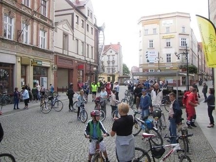 Nocny rajd rowerowy z „Latarnikiem”