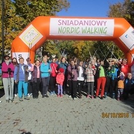 Marsz z kijkami i szaszłykiem