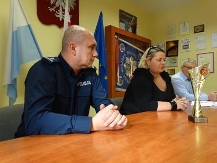 Legnicka policja wyróżniona za współpracę z klubem piłkarskim