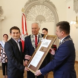 Nadzwyczajna sesja w Sali Królewskiej