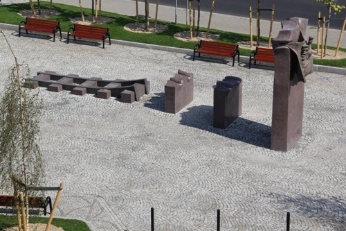 Plac Sybiraków i pomnik już gotowe