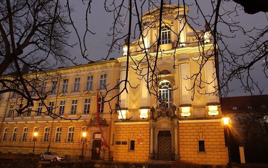 Pierwszy ogólniak światłem wyczarowany