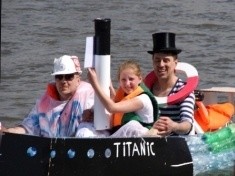 Spływ w stylu retro. Tłumy legniczan nad Kaczawą