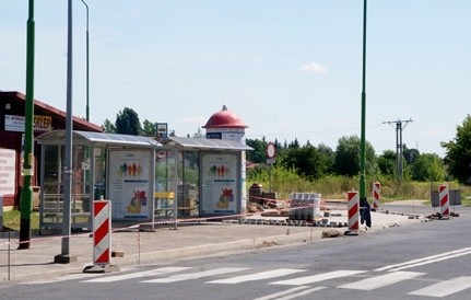 Remont chodnika przy pętli autobusowej na ul. Iwaszkiewicza