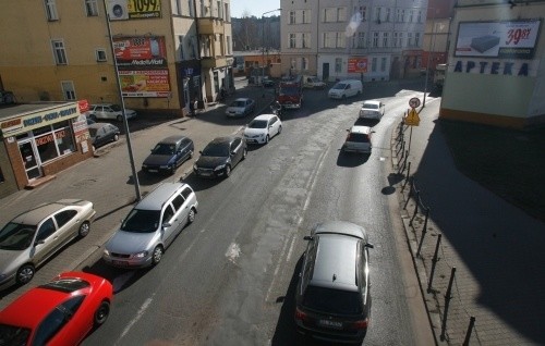 Skanska zmienia organizację ruchu. Wchodzi na skrzyżowanie Jaworzyńskiej, ...