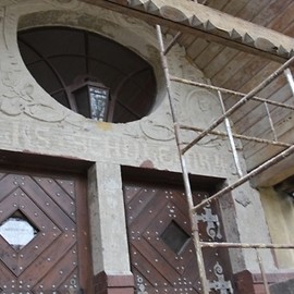 Smutni panowie żegnają uczniów