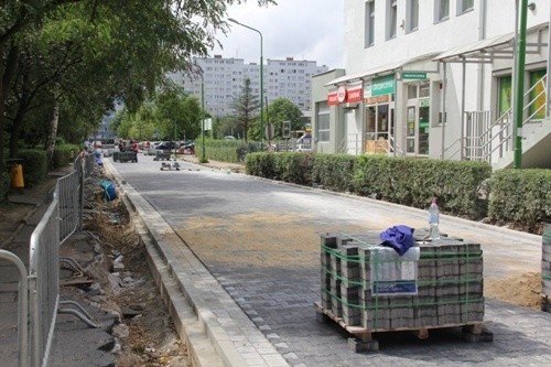 Półmetek prac drogowych na ul. Plutona