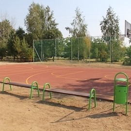 Siłownia, plac zabaw i boisko do koszykówki dla mieszkańców