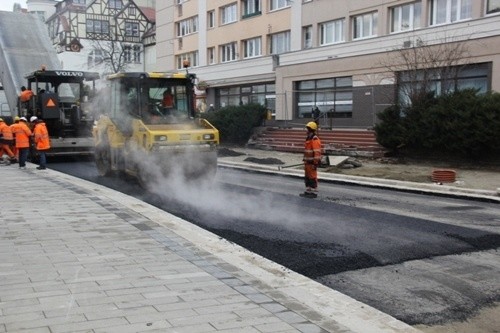 Przybywa asfaltu na Jaworzyńskiej