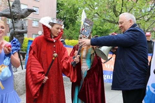 Studenci przejęli władzę