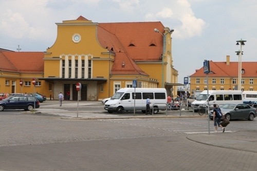 Przebudowa wyspy przed dworcem PKP