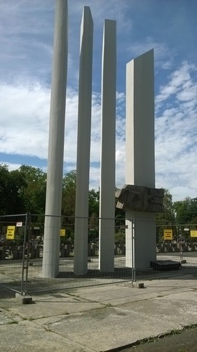 Remont pomnika na cmentarzu wojennym