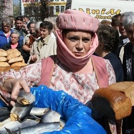 Wielkanoc w Legnicy. „Chleb, śledź i grosz” na Placu Katedralnym