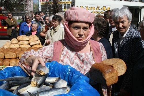 Wielkanoc w Legnicy. „Chleb, śledź i grosz” na Placu Katedralnym