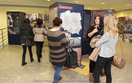 Wystawę „W objęciach Wielkiego Brata” można dłużej oglądać