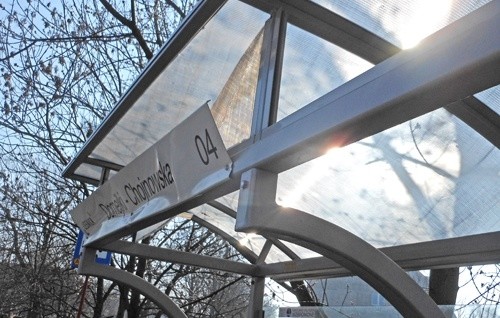 Wandale niszczą przystanki