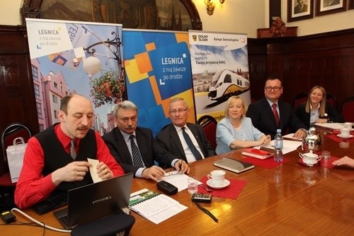 Taniej, szybciej, wygodniej. Zintegrowany bilet na kolej i komunikację miejską ...