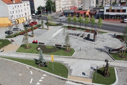 Trawa na Placu Sybiraków