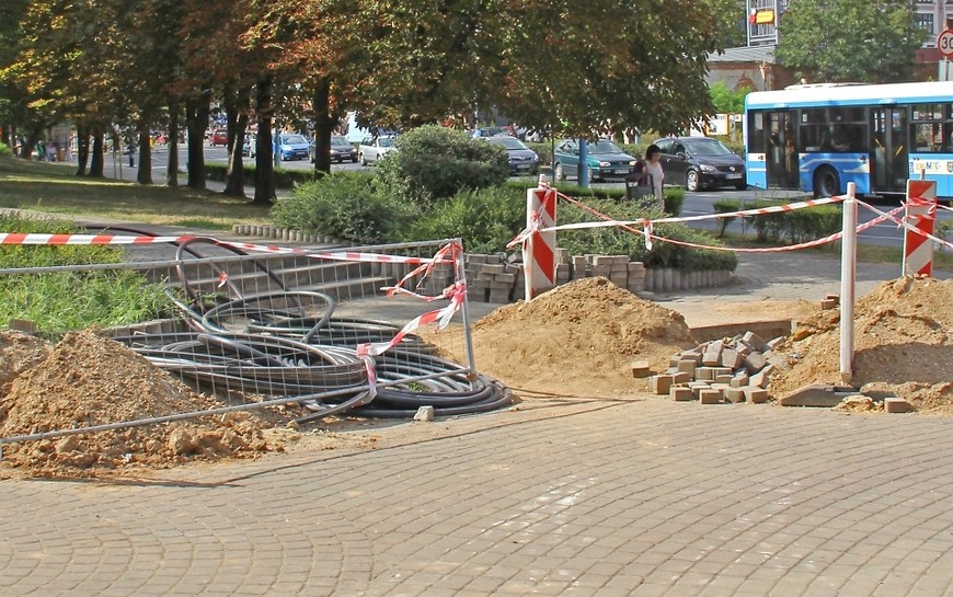 Trwa modernizacja legnickich skrzyżowań. Policja pomaga w ruchu