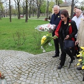 W hołdzie bohaterom powstania w Getcie Warszawskim