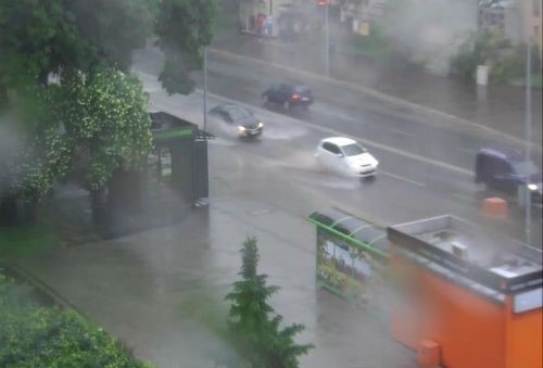 Ulewny deszcz nad Legnicą