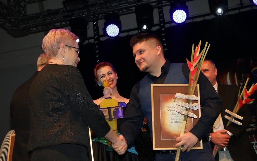 W nowy rok z magią, książką tajemnic i Feelem