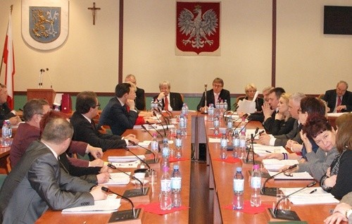 Z sesji Rady miejskiej: - plan dla dobrej komunikacji, - żadne dziecko w szkole ...