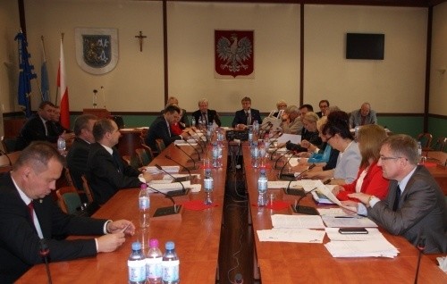 Z prac Rady Miejskiej Legnicy: dodatkowe 2 mln 216 tys. zł na inwestycje, na ...