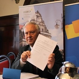 Z konferencji prasowej prezydenta Legnicy: miejscowe plany aktywizujące gospodarkę, strategia rozwoju, więcej pieniędzy na inwestycje
