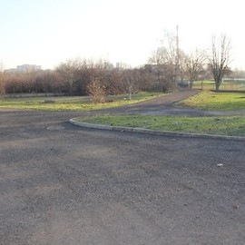 Złota ulica ze sfrezowanego asfaltu