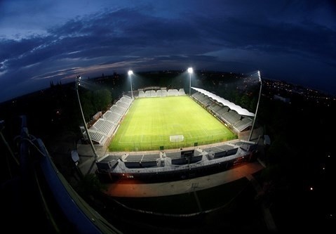 Zadaszenie i podgrzewana murawa na stadionie