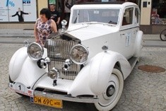 Arcydzieła Rolls Royce`a i Bentley`a na legnickim Rynku