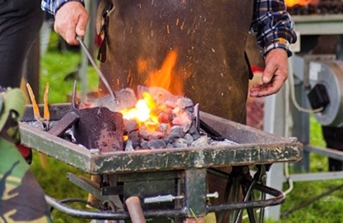 Ludzie w żelaznych maskach. XV Turniej Kowali „O Srebrne Klucze Legnicy” ...