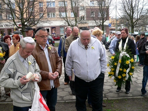 Hołd bohaterom Getta Warszawskiego w 70 rocznicę wybuchu powstania