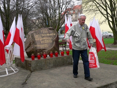 Hołd bohaterom Getta Warszawskiego w 70 rocznicę wybuchu powstania