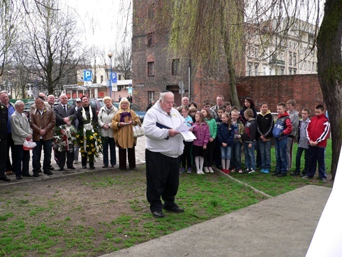 Hołd bohaterom Getta Warszawskiego w 70 rocznicę wybuchu powstania