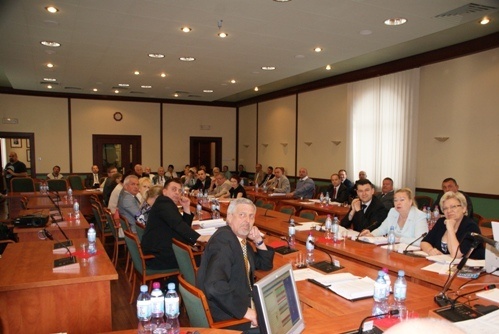 Czerwcowa sesja Rady Miejskiej Legnicy: wprowadzono zmiany budżetu, na razie nie będzie zmian opłat śmieciowych