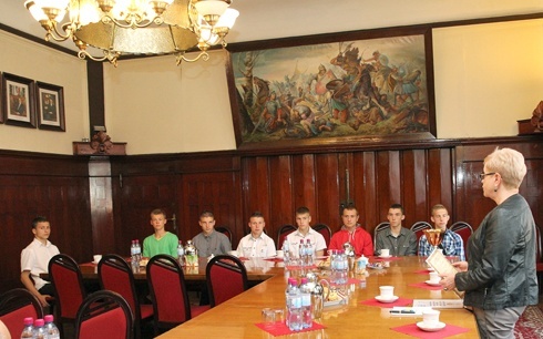 Gimnazjalni Mistrzowie Polski w piłce nożnej z wizytą u prezydenta Legnicy