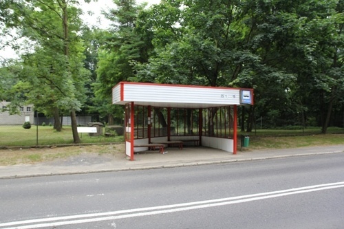 Policjanci złapali wandali dewastujących wiatę przystankową              