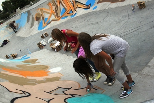 Legnicki skatepark z pięknymi graffiti
